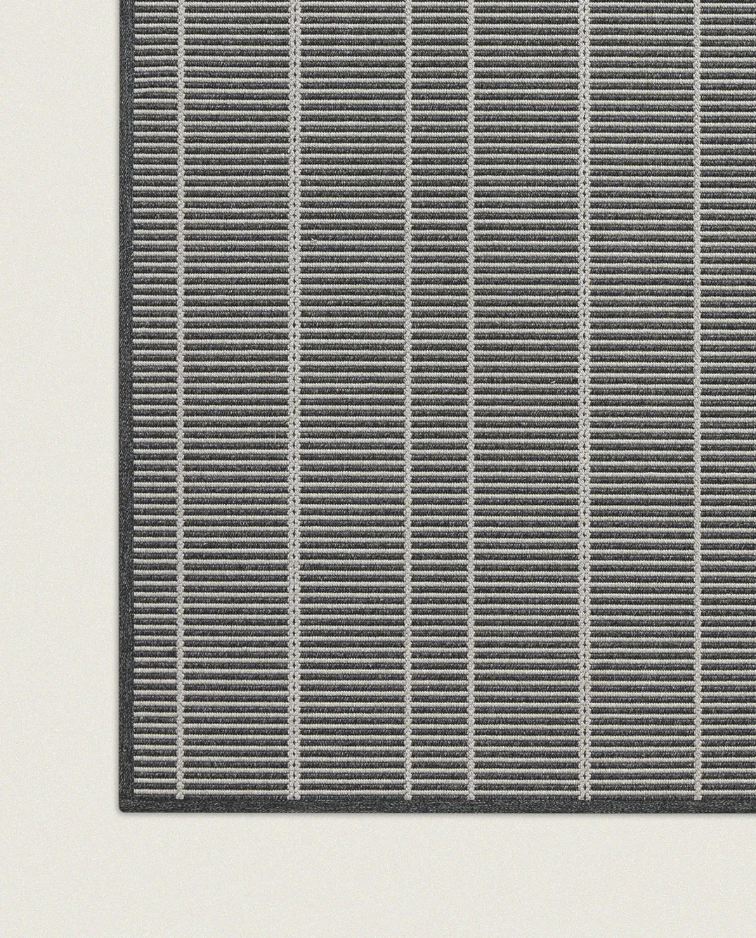 Lyra_Iron_Linen_01