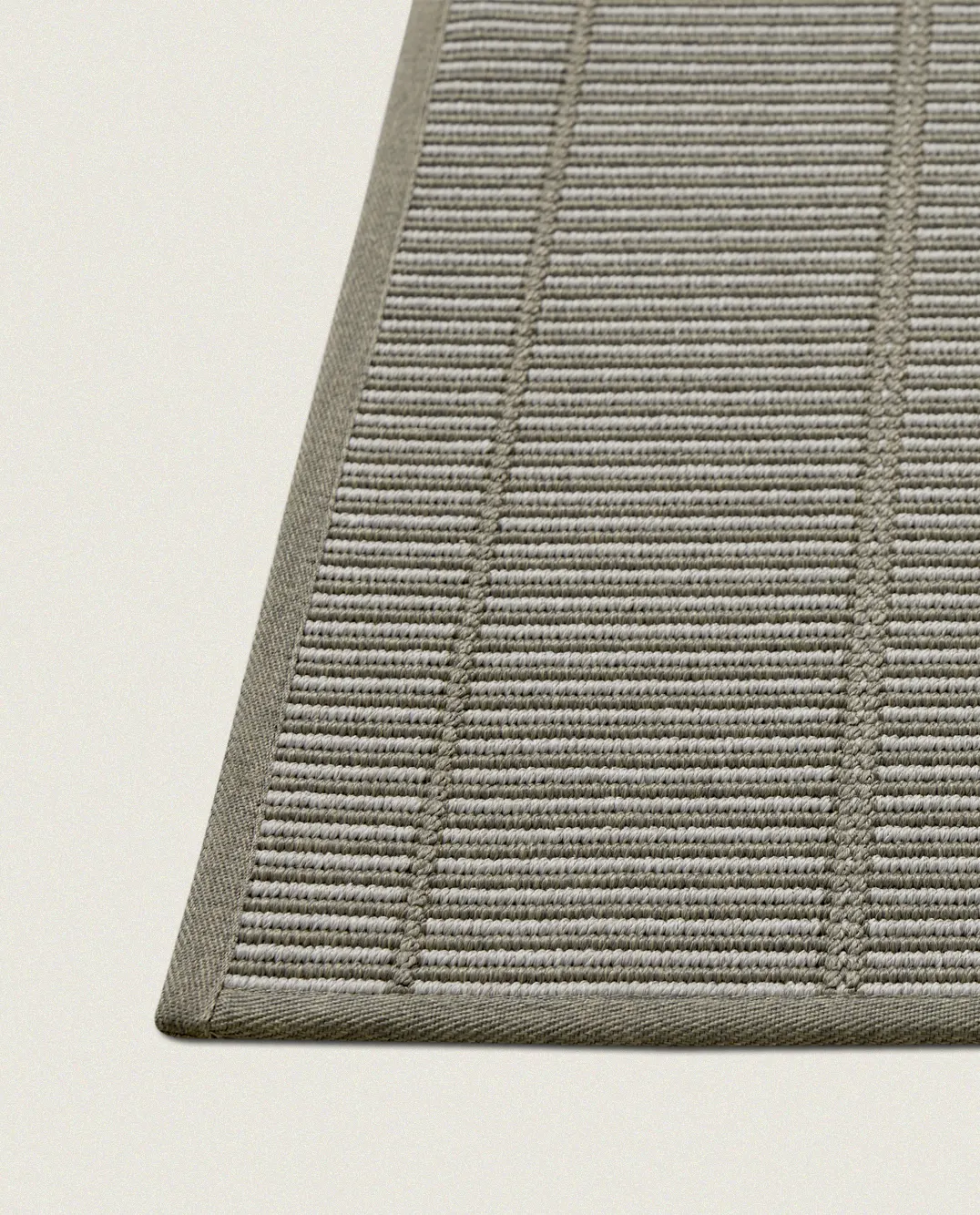 Lyra_Griffin_Linen_05
