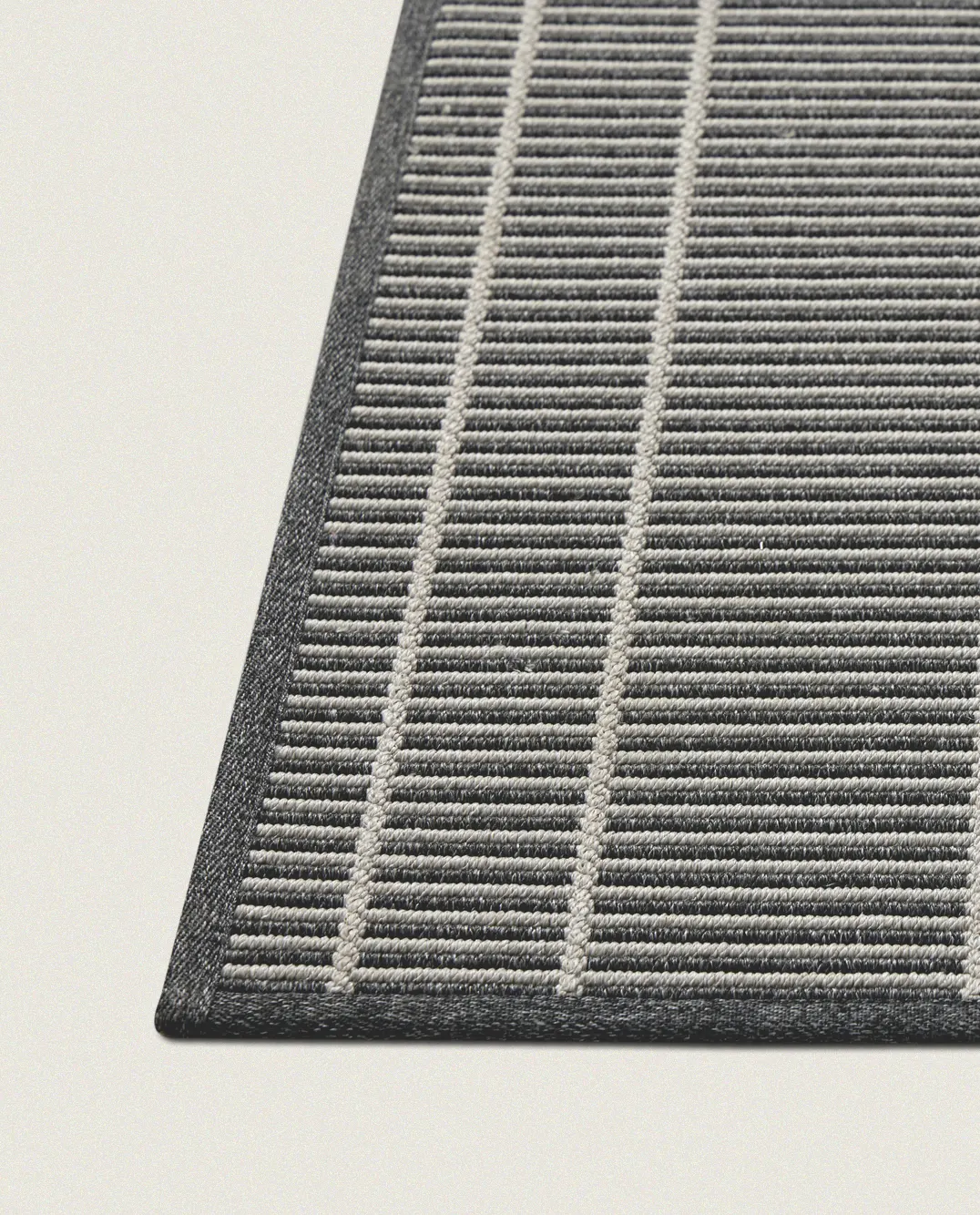 Lyra_Iron_Linen_05