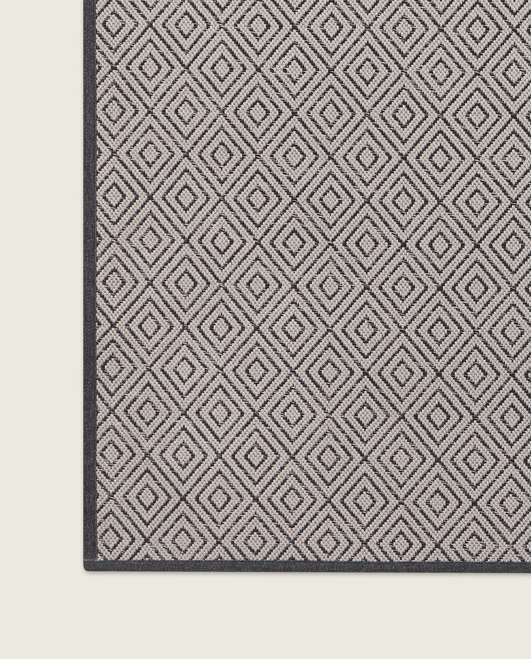 maya-rhombus-night-esquina-inferior