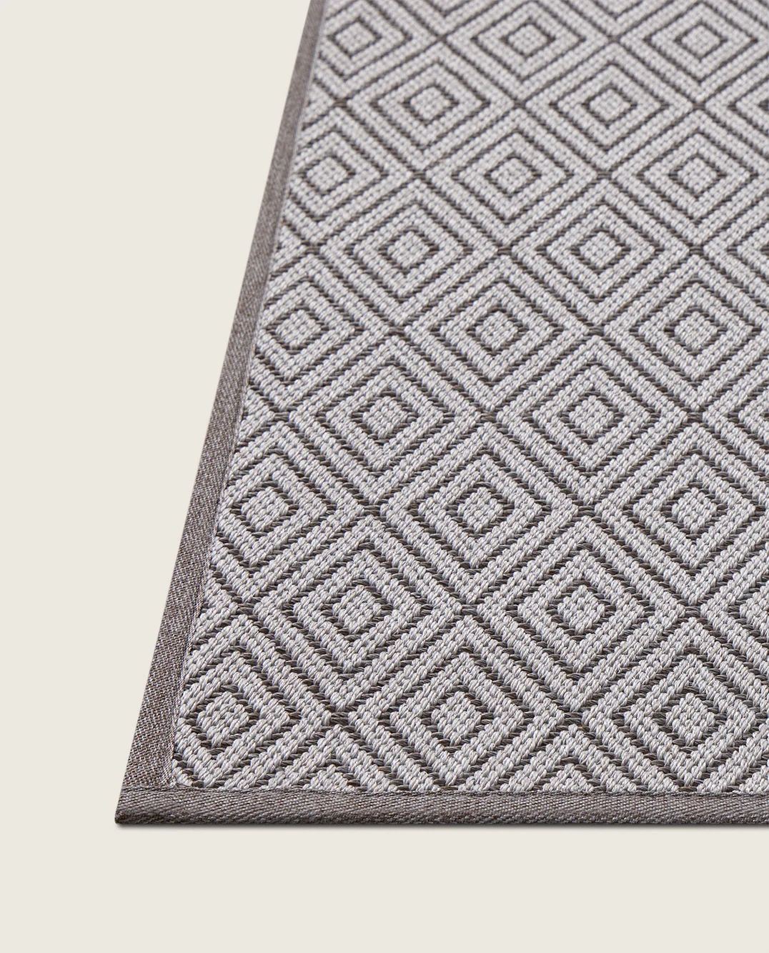 maya-rhombus-linen-diagonal