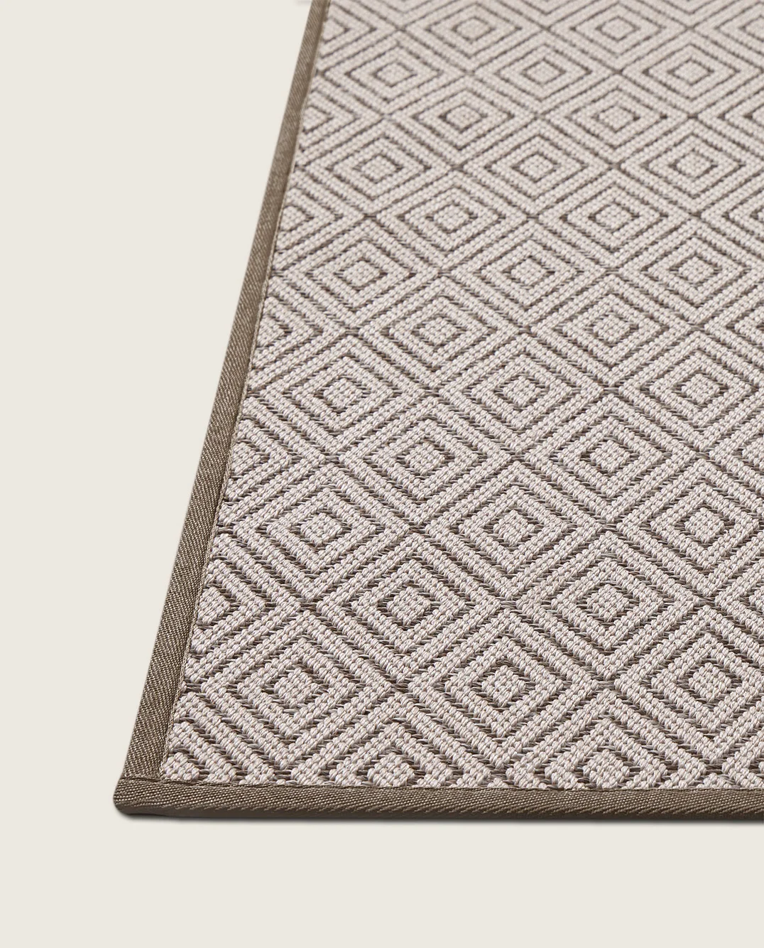 maya-rhombus-oat-pure-diagonal