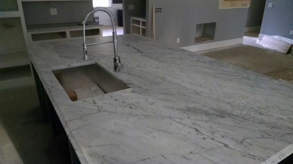 mueble de cocina de cemento pulido